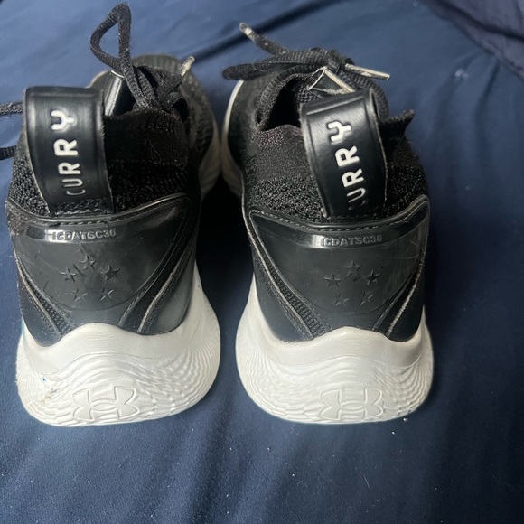 Curry Basketball Sneakers - Picture 3 of 3